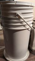 2x Weisse Eimer mit Henkel - mit Auslauf - Bierbraumaterial