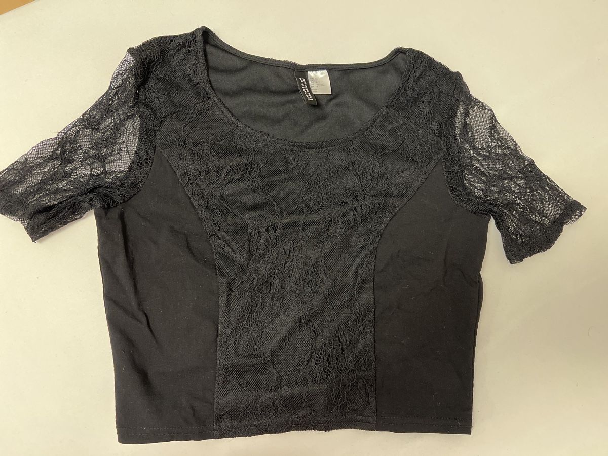 H&M Tops: Schwarzes Crop Top mit Spitze Gr. 36 H&M – Neu (gemäss Beschreibung) aus Thun von Golden-Gate