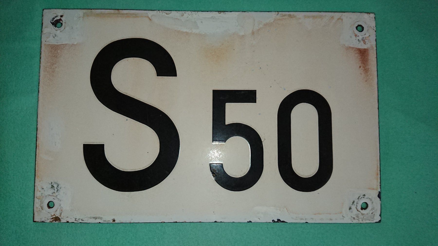 Insegne: Une plaque émaillé – Usato da Cortaillod venduto da signep
