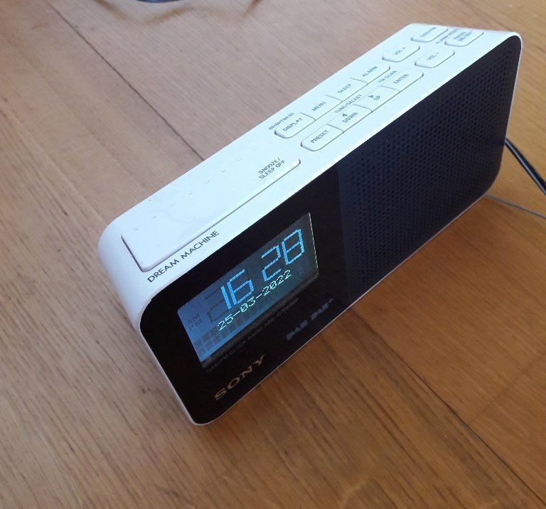 Radiowecker Sony Dream Machine XDRC706DBP, kompakt Kaufen auf Ricardo