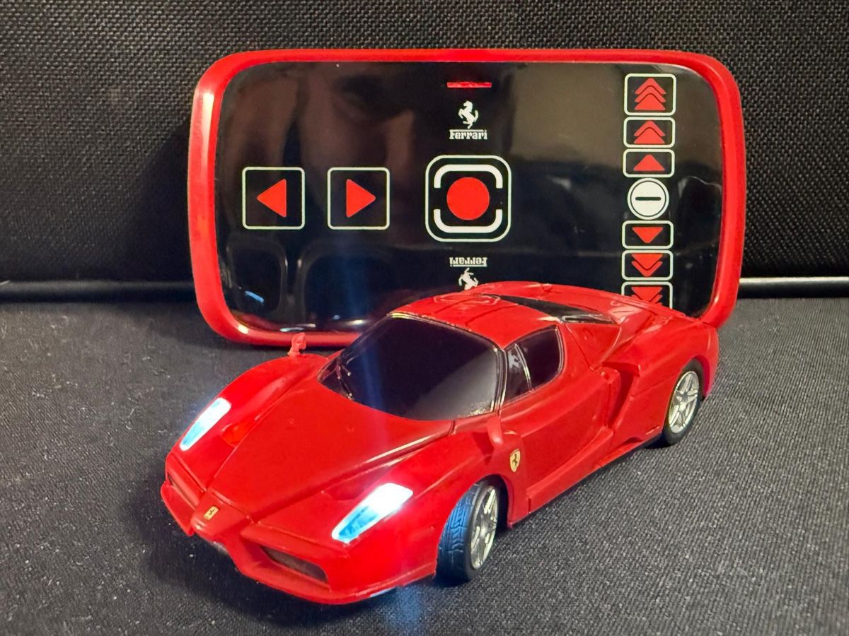 Ferrari Modellini d'auto: Voiture télécommandée Ferrari Enzo rouge Silverlit 2010 – Usato da Henniez venduto da jcf_6rzc 6