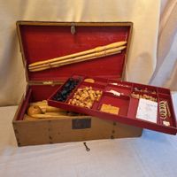 Antiker Spiel-Koffer, Paris, mit Spiele aus Holz, Horn/Bein