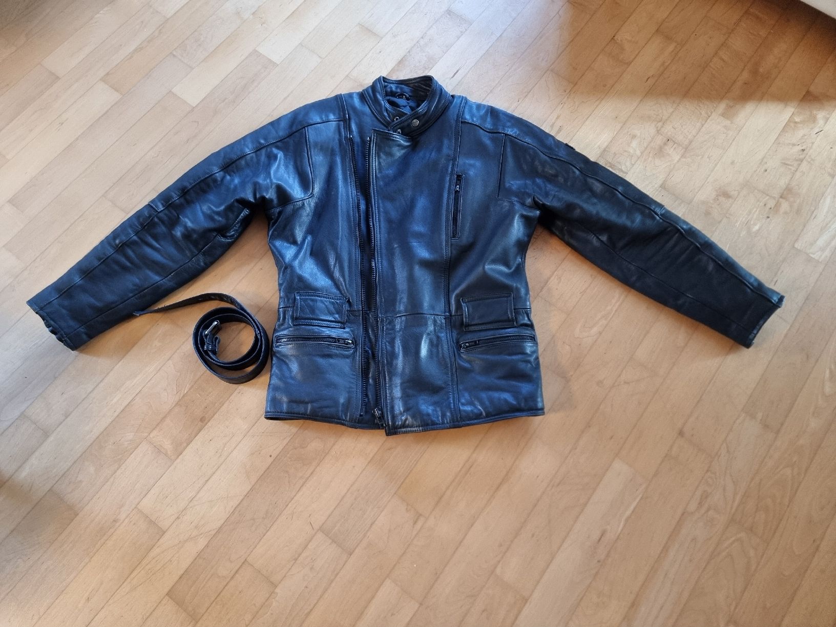 Jacken: Motorradjacke / Töffjacke Leder Gr. 48 – Gebraucht aus Nidau von Wertas2