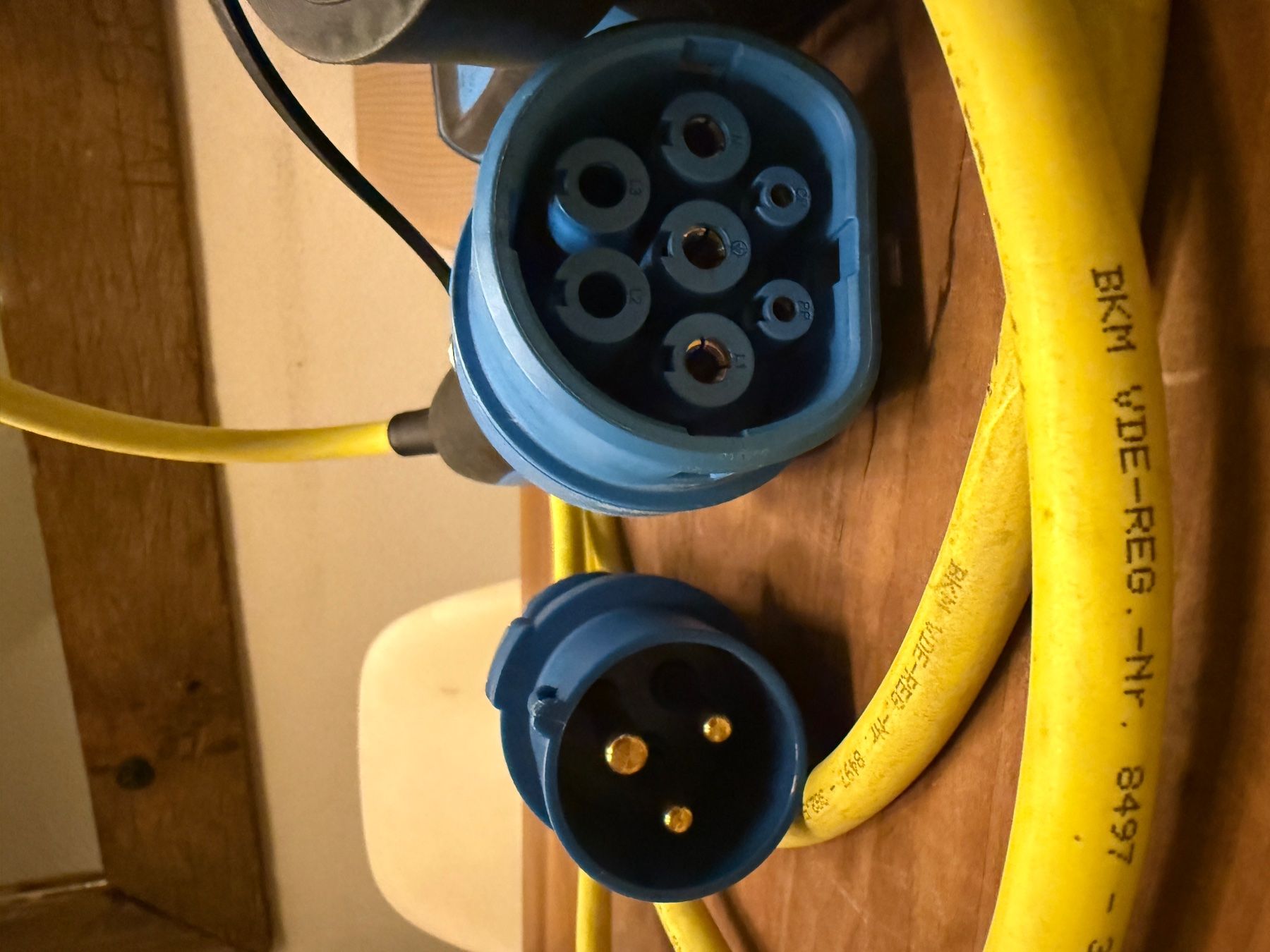 Mennekes Caricabatterie: Ladekabel MENNEKES Typ 2 16A 250V E-Auto Ladestation – Usato da Winterthur venduto da Seister 1