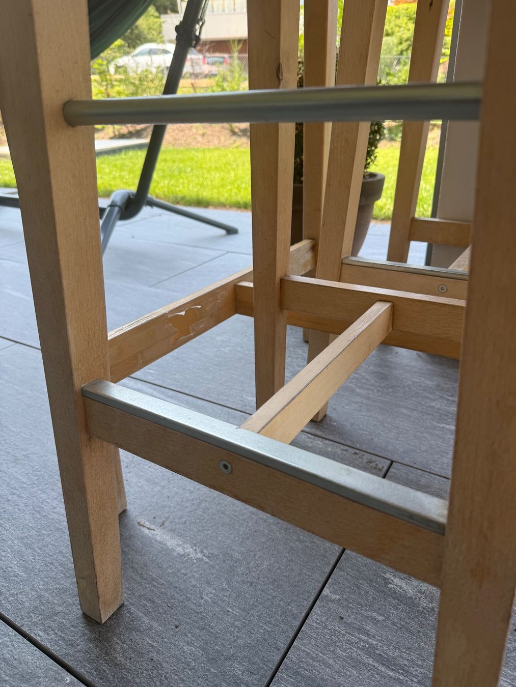 Ikea Set di tavolo e panche: IKEA Bartisch mit 2 Barhockern – gebraucht – Usato da Ebmatingen venduto da Mirkii 2