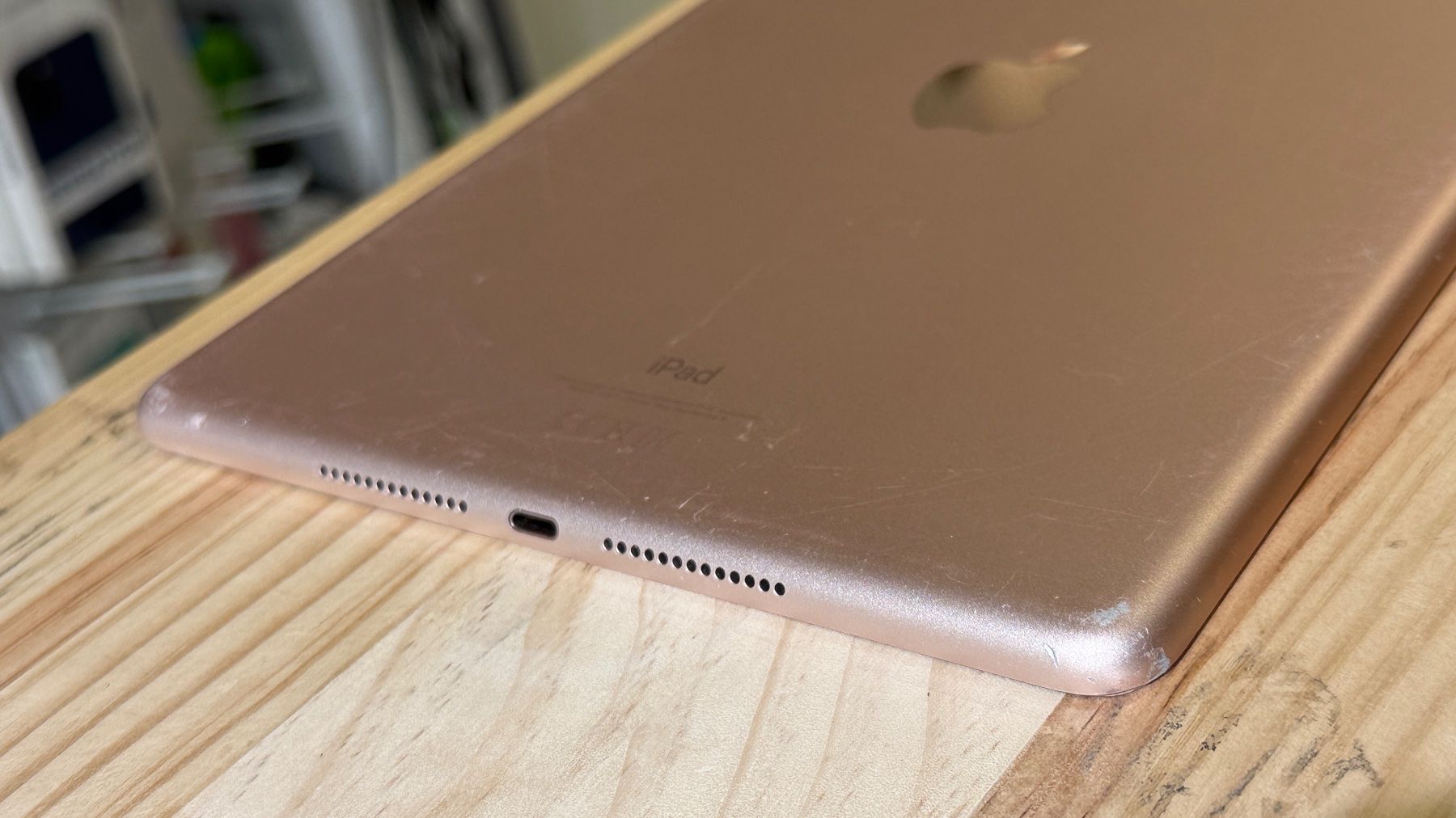 Apple Covers & Borse: Coque arrière pour iPad 7 avec Batterie – Usato da Morges venduto da DA-repa 5