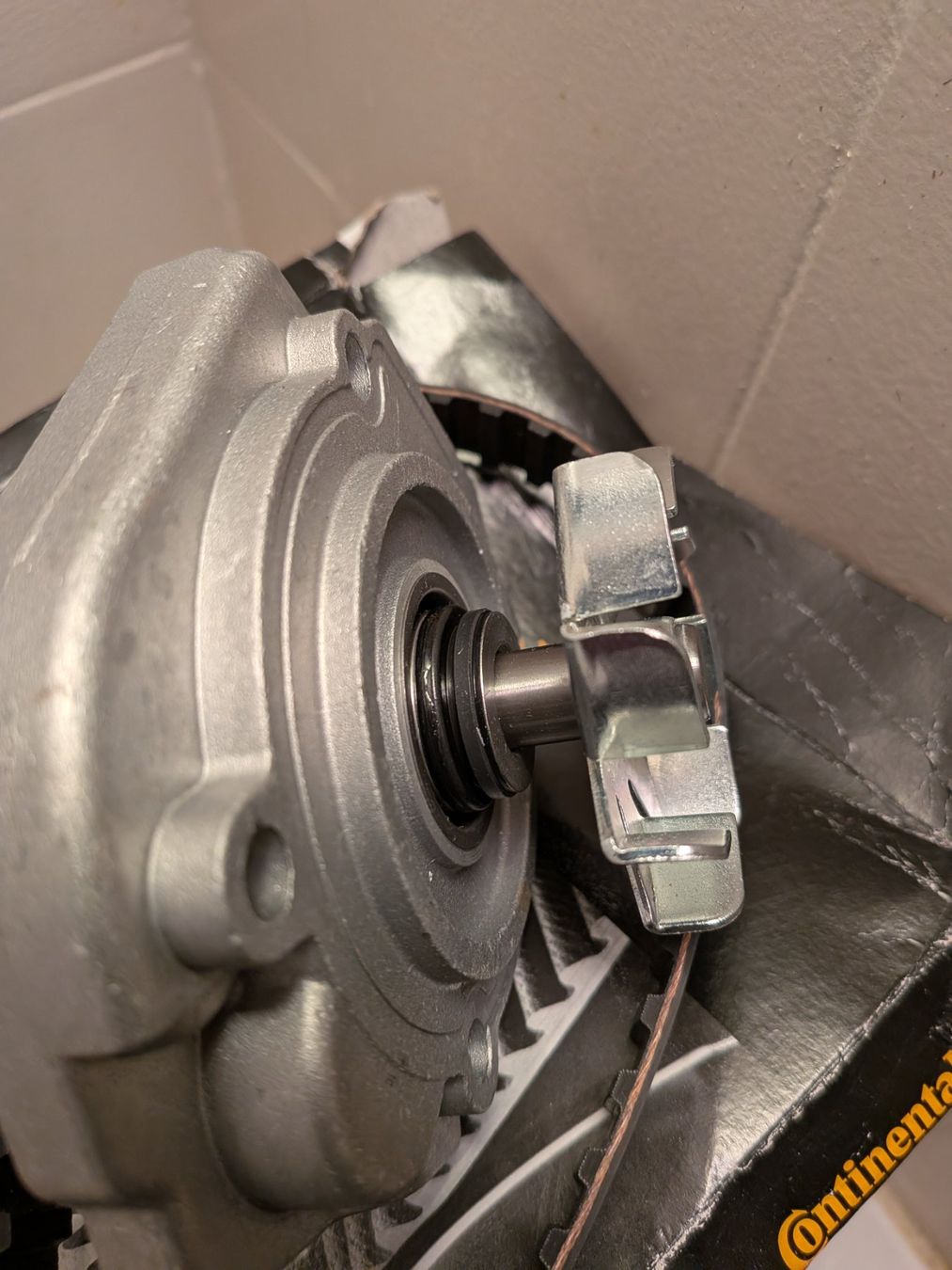 Mini Tutti pezzi di ricambio auto: Mini Cooper water pump – Usato da Saignelégier venduto da sam_j557 2