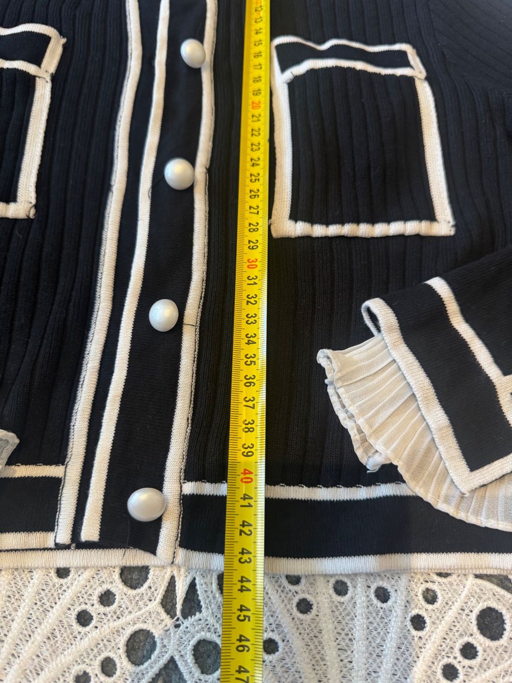 Jacken: Schwarze Strickjacke mit weissen Details Gr S – Gebraucht aus Frenkendorf von Style365 9