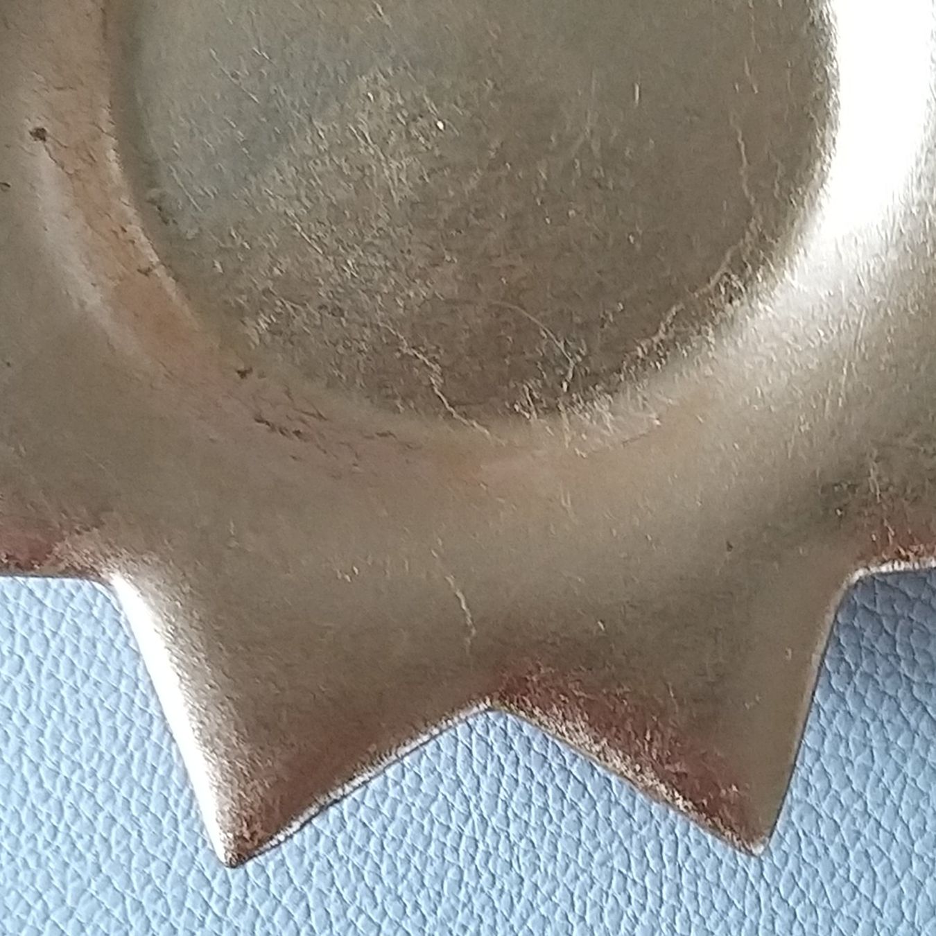 Tutte le decorazioni: Petit plat doré en forme d'étoile – Usato da Onnens VD venduto da Bleuet06 2