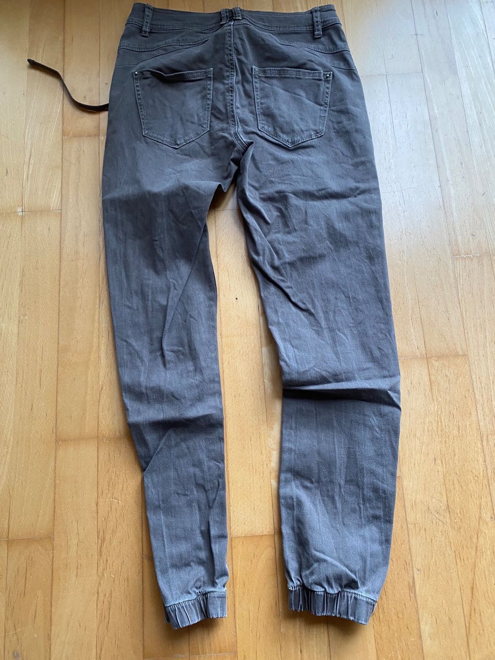 Pantaloni: Braune Stoff-Hose Chicoree Gr. 34 – Usato da Wohlenschwil venduto da SmokyAnnie 3