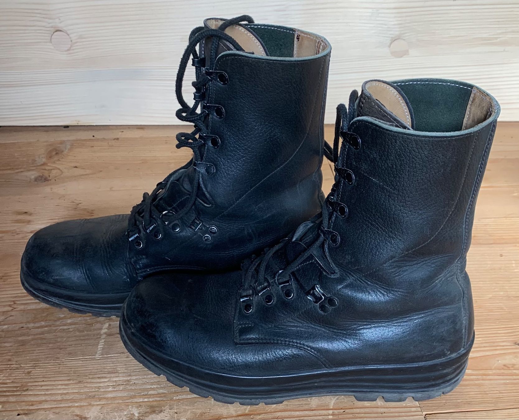 Schweizer Armee Herrenschuhe: Kampfstiefel der CH Armee Grösse 280/4 – Gebraucht aus Goldingen von Bergler012