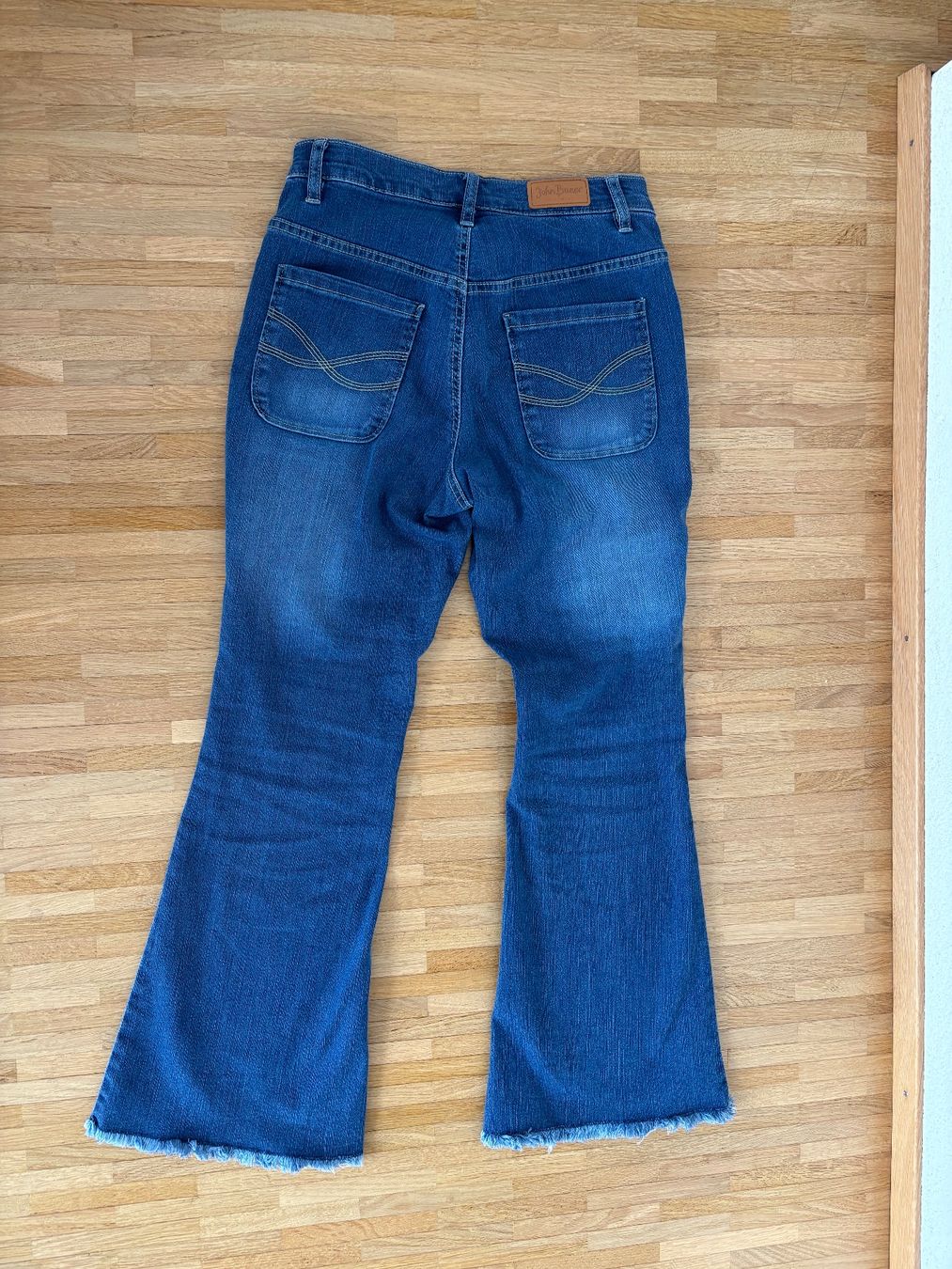 Jeans: John Bauer Jeans Schlaghose Gr. 36 Neuwertig – Usato da Zürich venduto da GGMZ 1