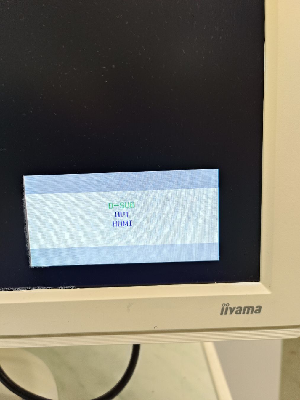 Monitore: Monitors HDMI.  19 stück – Gebraucht aus Pfäffikon ZH von K-V-M 1