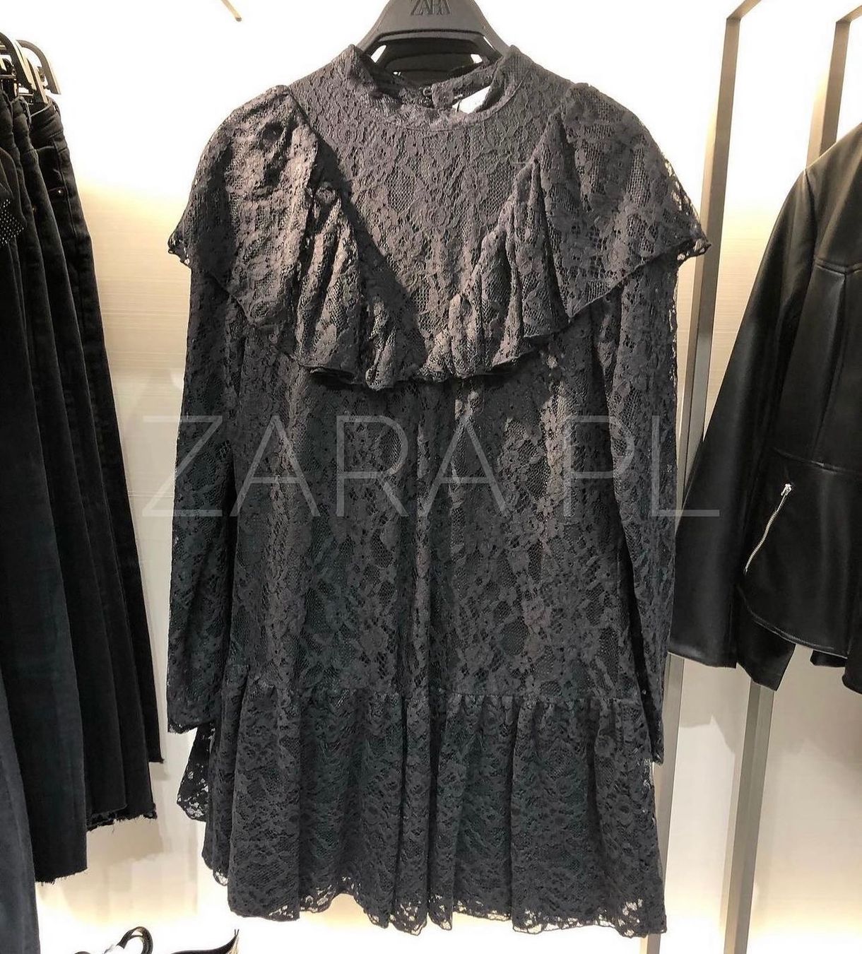 Kleider: Zara onesie – Neu und originalverpackt aus Opfikon von ari_7yn2