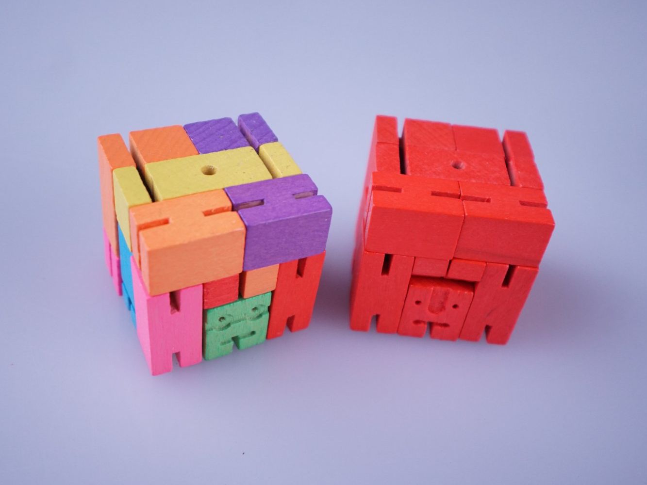 Statuette: 2x Cubebot SMALL Figuren (Bunt, Rot) – Usato da Rüti ZH venduto da Restwert_Rueti_ZH 1