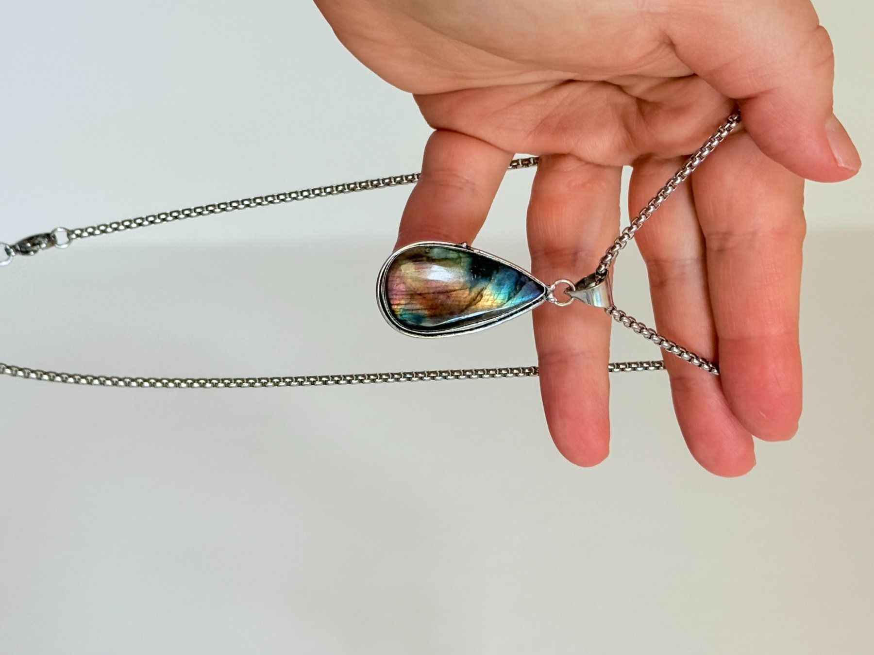 Ketten: Collier avec pendentif Labradorite – Neu und originalverpackt aus Genève von AWWA 7