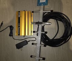 Top Zustand: AT-980 GSM Repeater mit Antenne und Kabel