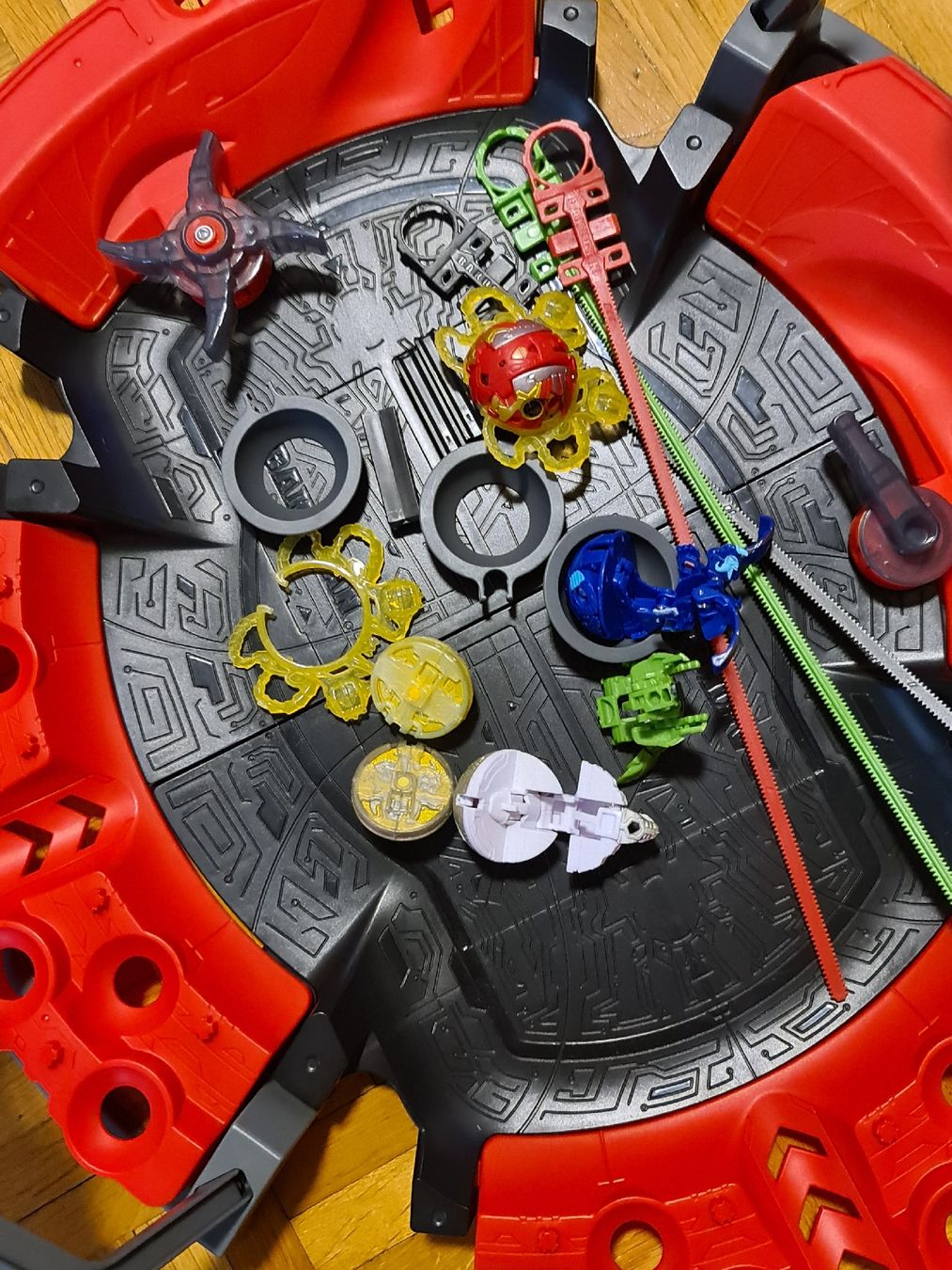 Spielzeuge: Bakugan Battle Arena mit Figuren  – Gebraucht aus Thun von erh_fs86 1