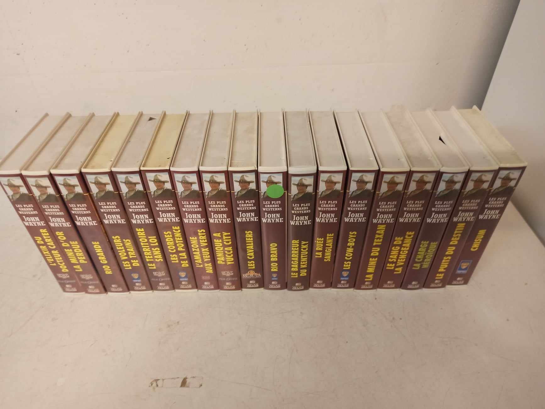 Tutti i VHS: 18 X VHS JOHN WAYNE – Usato da La Chaux-de-Fonds venduto da Emmaus2300CDF