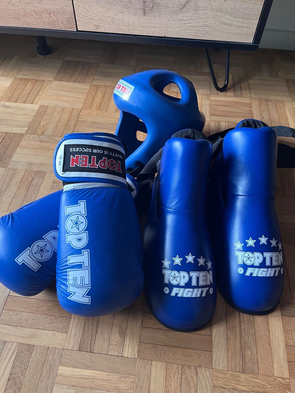 Schutz & Schoner: Kickbox Set von TopTen – Neu (gemäss Beschreibung) aus Zürich von tan_ht5l