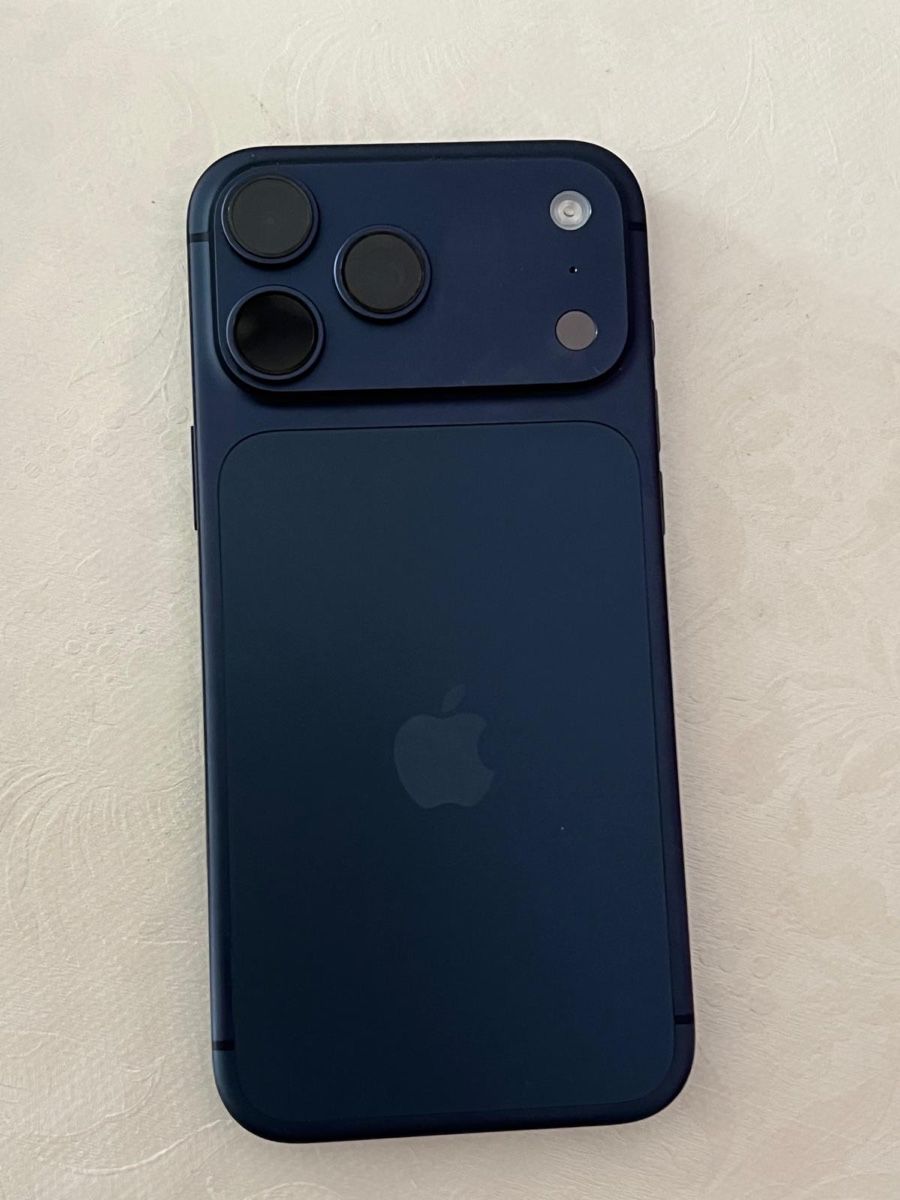Apple Telefoni cellulari / Smartphones: iPhone 17 pro Max 256gb bleu intense – Nuovo (secondo la descrizione) da La Chaux-de-Fonds venduto da mih_t8qk 2