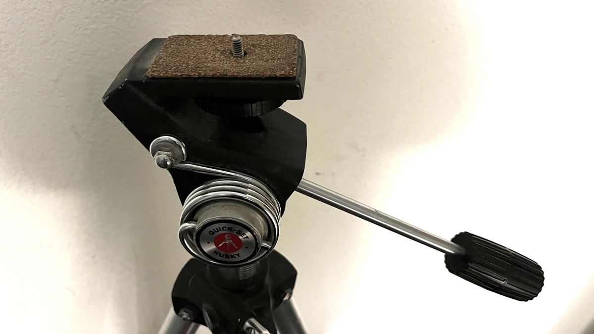 Treppiedi & Teste: Husky Video Stativ, Robust, voll Metall – Usato da Zürich venduto da Gianni 3