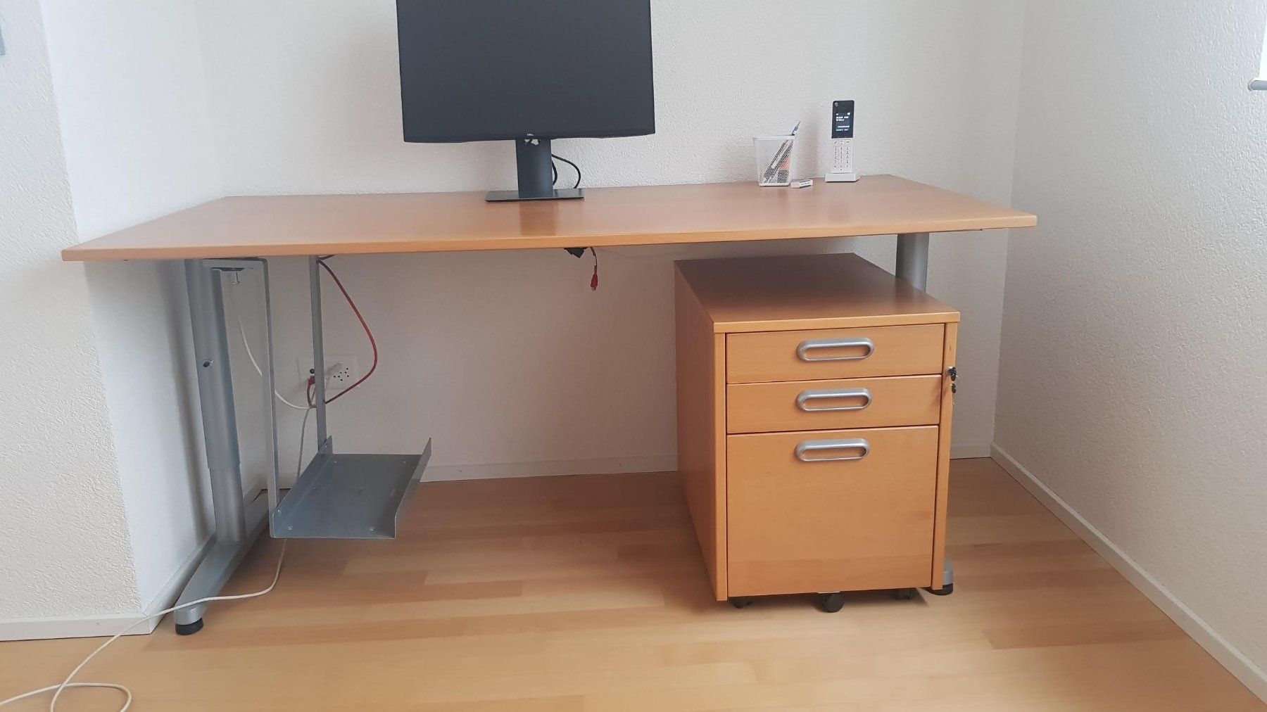 Schreibtische: Ikea Galant Schreibtisch mit Rollcontainer und Computerrack – Gebraucht aus Erlinsbach SO von gugusli