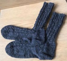 Gestrickte Herrensocken  NEU  Grösse 42/43  GRAU