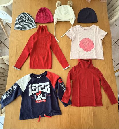 Lotto vestiti bambina maglie e berretti 