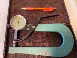 Dickenmessuhr 0-25mm/ 0.1mm, bis 140mm Tiefe, Schnellmessung