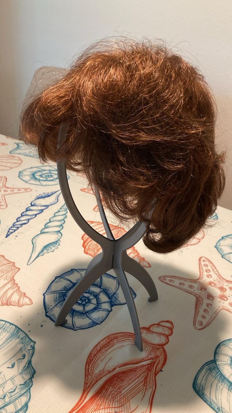 Perücken: Kunsthaarperücke "DORIS" – Neu (gemäss Beschreibung) aus Zürich von prusterholz
