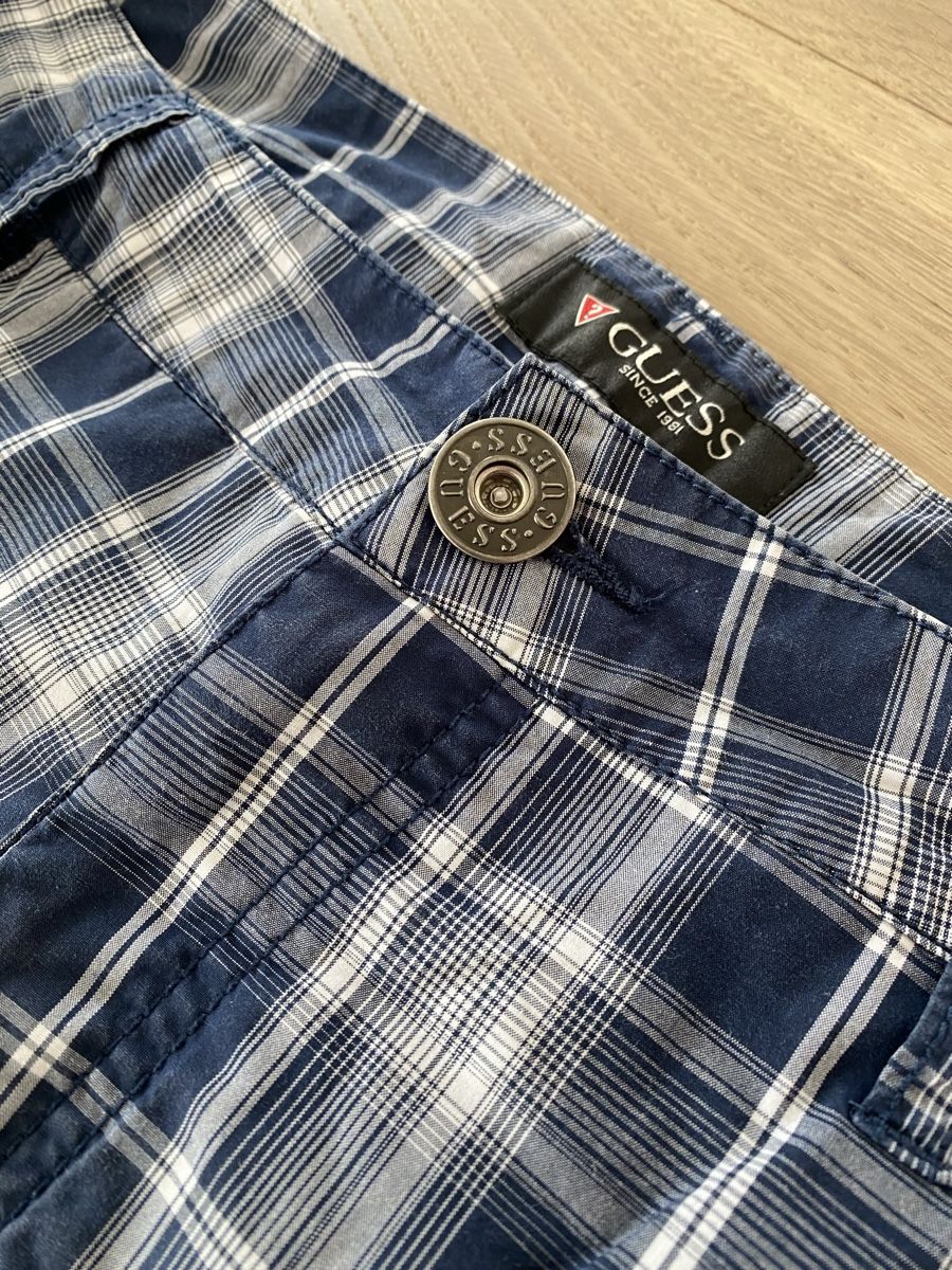 Guess Pantaloni: Guess Shorts Grösse 42 – Usato da Lachen/SZ venduto da Flower2 3