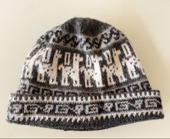 Warme Winter Mütze Grau/Weiss mit Alpaka Muster aus Peru