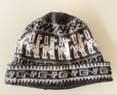 Warme Winter Mütze Grau/Weiss mit Alpaka Muster aus Peru