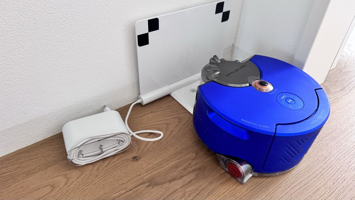 Dyson Staubsauger & Zubehör: Dyson 360 Eye Saugroboter gebraucht mit Ladestation – Gebraucht aus St. Gallen von Rosenchind