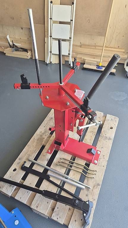 Tutti gli attrezzi: Démonte pneus Wiltec et équilibreuse ToolAtelier – Usato da Mont-sur-Rolle venduto da Bad_Food 2