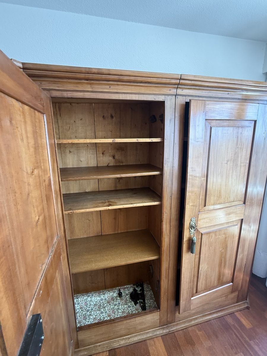Armadi: Schrank Holz antik  1.60cm breit 1.85 hoch – Usato da Dietikon venduto da arj_lrs8 2