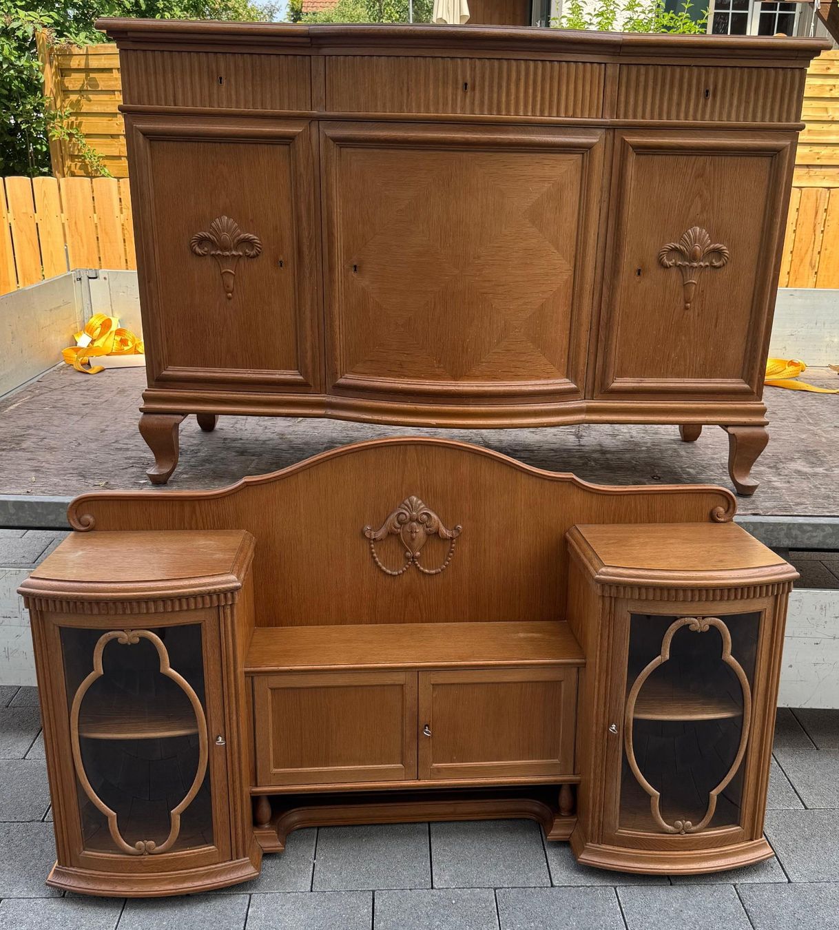 Credenze: Schönes Buffet / Schrank mit Glastüren – Usato da Niederlenz venduto da Kaefer-Kroetchen 1