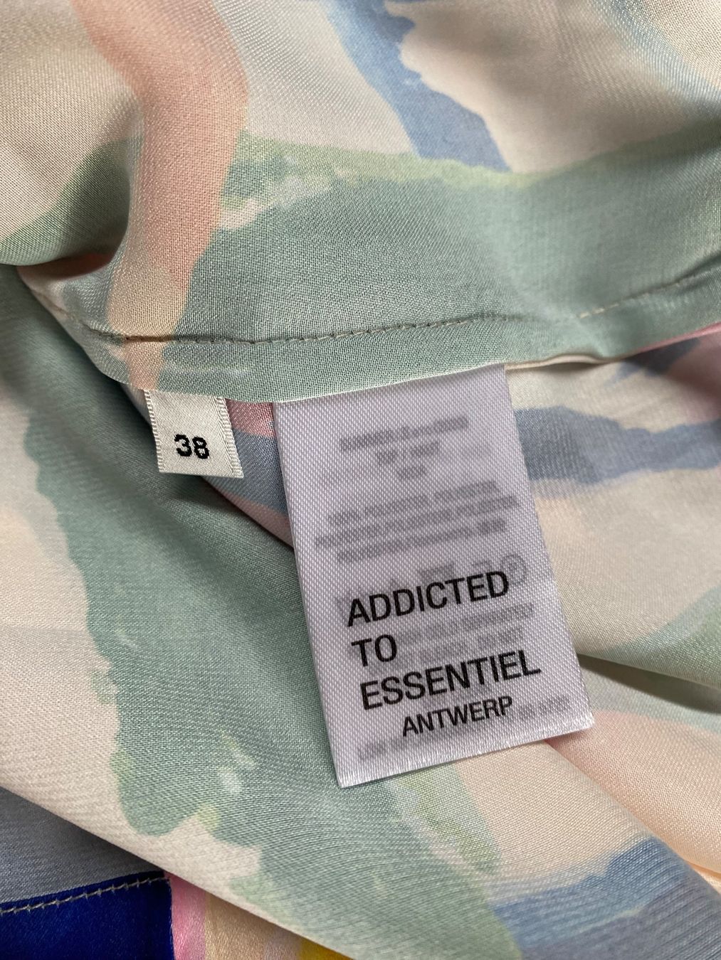 Essentiel Antwerp Top: Farbiges Top von Essentiel Antwerp – Nuovo (secondo la descrizione) da Chur venduto da simhofstr 4