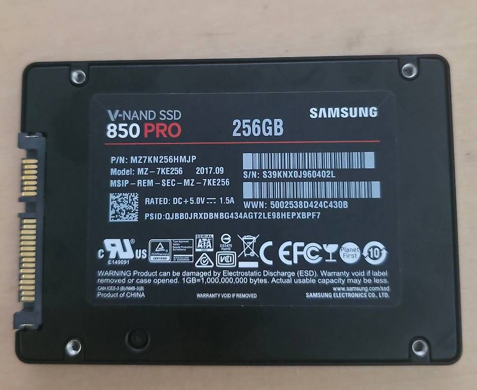 Disques durs: Samsung 850 PRO SSD 256GB – D'occasion à Basel par Junior_Store 1