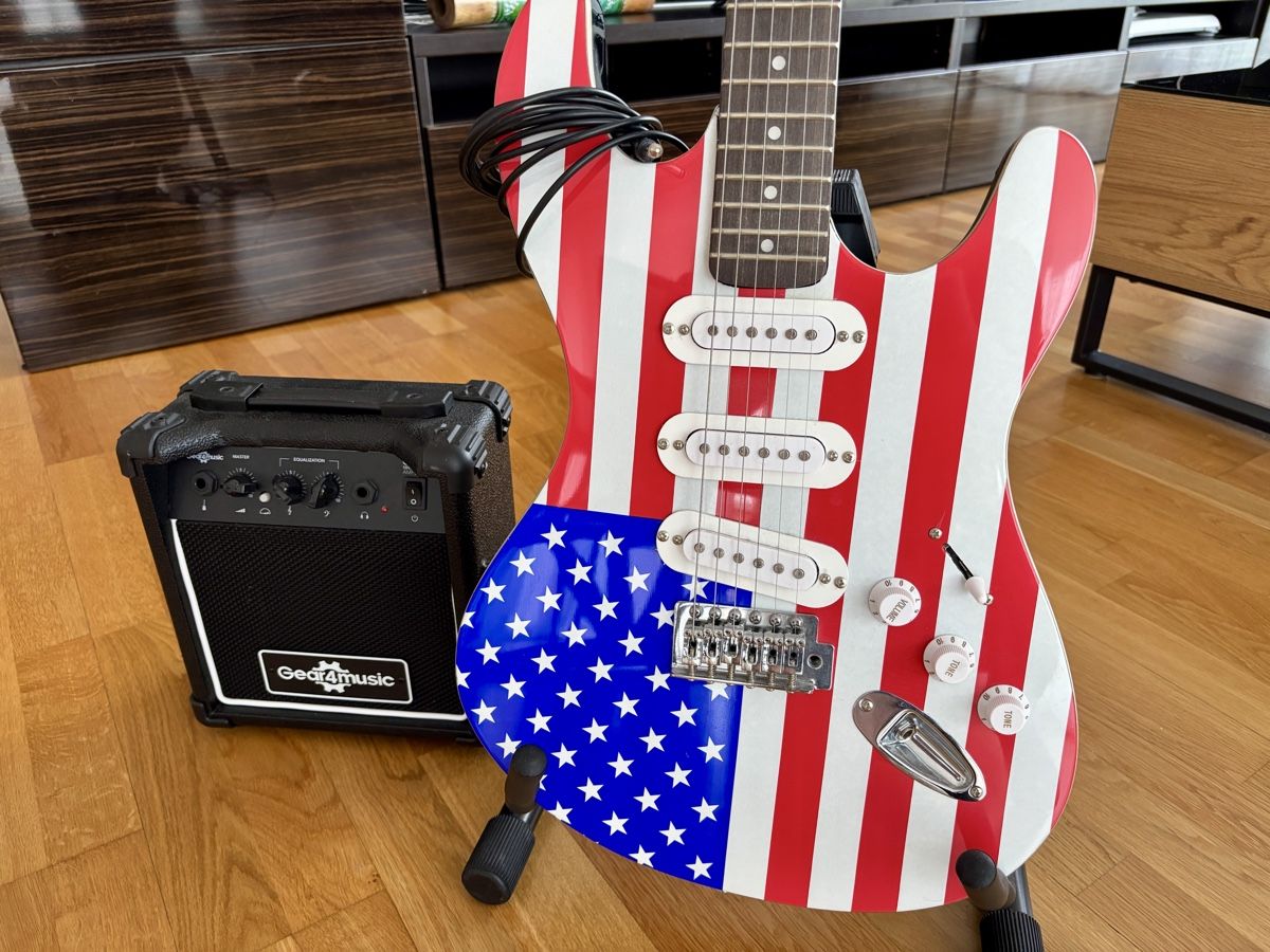 Strumenti musicali: E-Gitarre mit Verstärker und Ständer – Usato da Pfäffikon ZH venduto da sebian 1