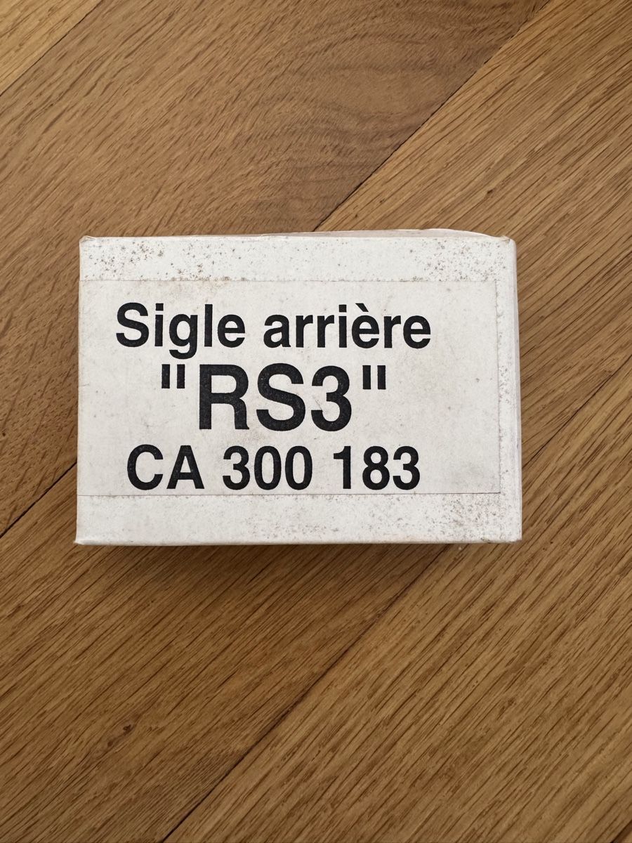 Placchette & Badge: Monogramme RS3 Caractere à coller  – Nuovo e nell'imballaggio originale da Neuchâtel venduto da CP-AUTOS 1