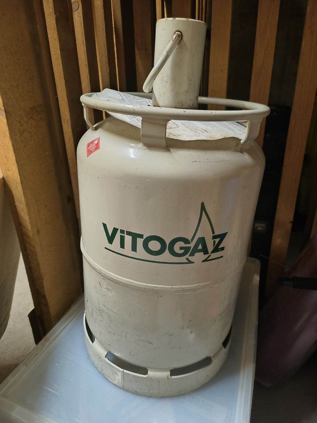 Gas-Geräte & -Technik: Vitogaz Gas Flasche 10 liter – Gebraucht aus Basel von sinenn