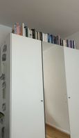 Schöner Kleiderschrank weiss mit Spiegel dreitürig