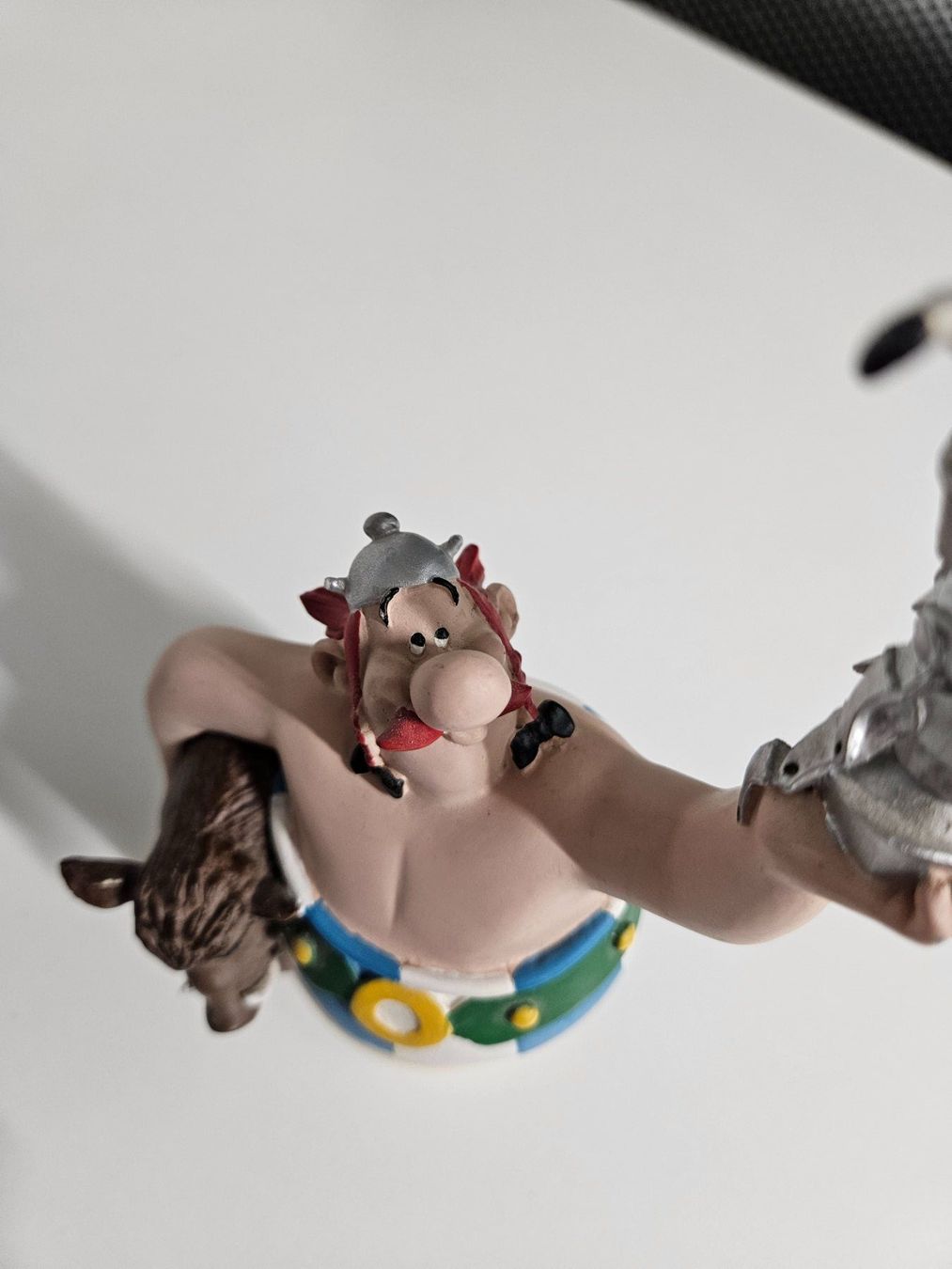 Figurines: Obelix mit Idefix, Römerhelmen und Wildschwein – D'occasion à Dübendorf par PrinceTamino 1