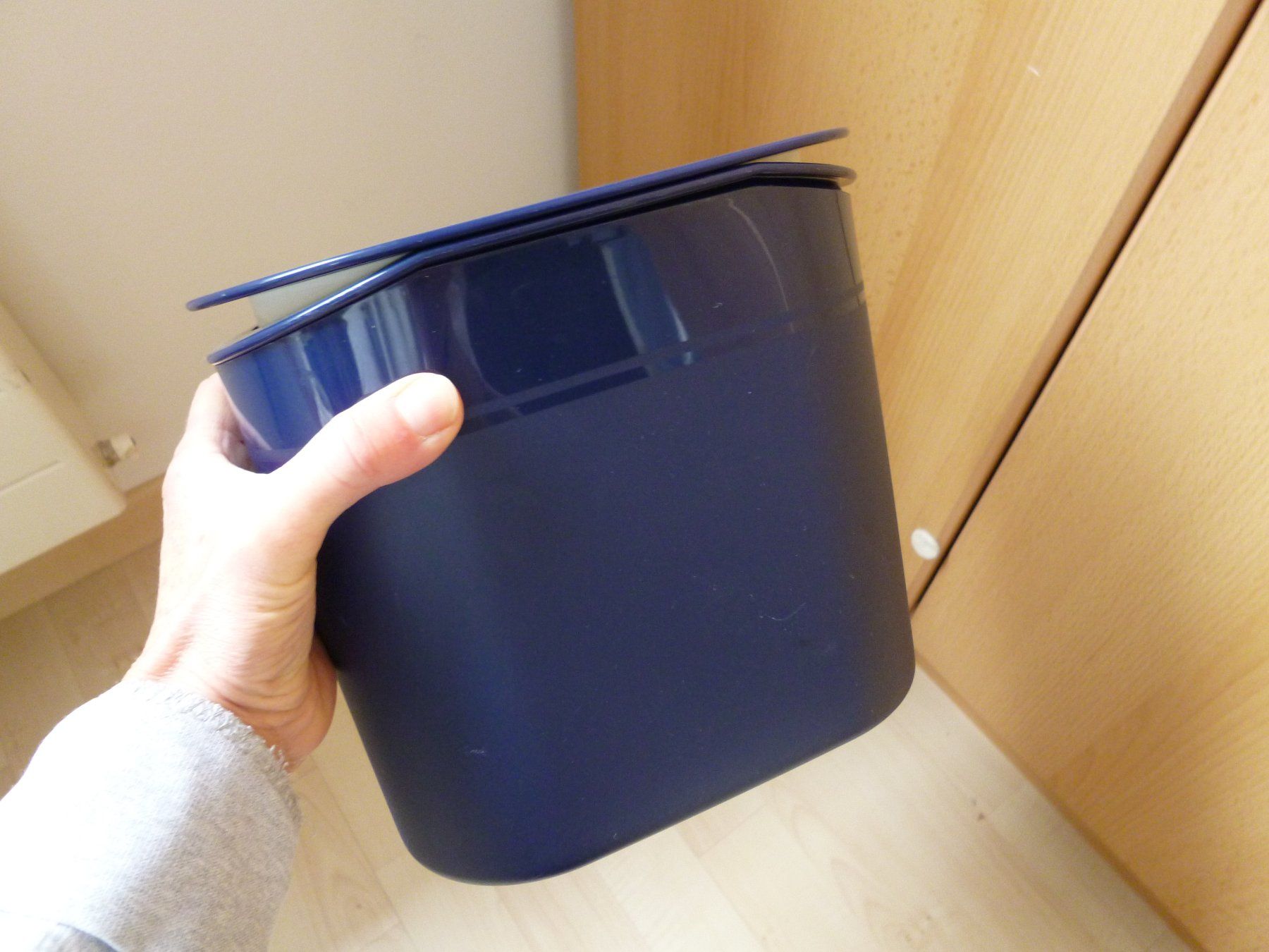 Tupperware Contenitori & Simili: Eiswürfelbehälter Tupperware, Eiskönig   blau 4-teilig – Usato da Dättlikon venduto da Mamakuga 4