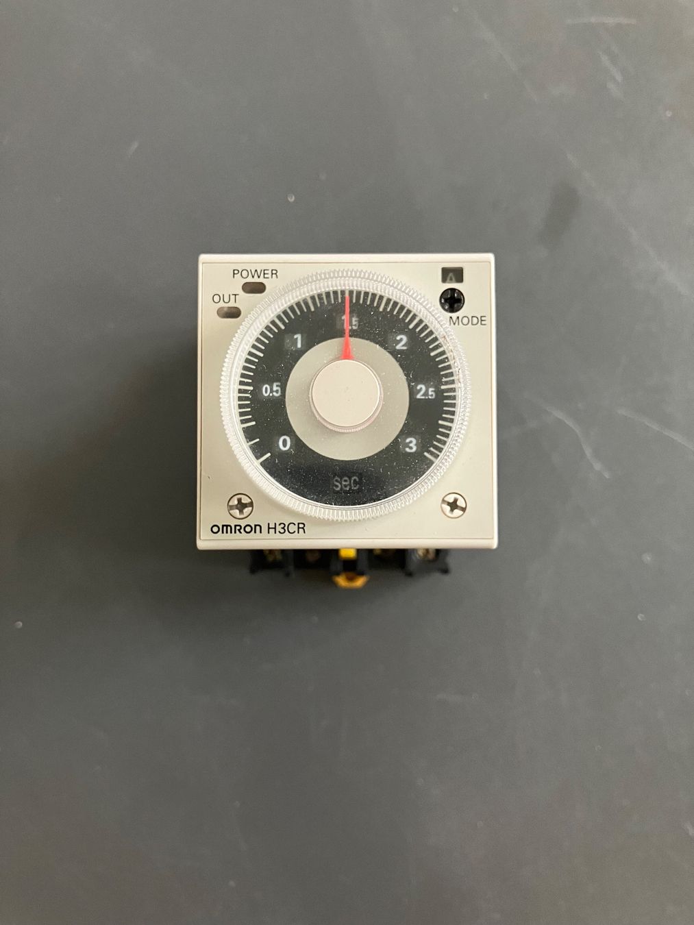 Omron Componenti elettronici: Omron H3CR Zeitrelais Analog Multifunktionsrelais – Usato da Aarburg venduto da Wendepunkt_Fundgrube