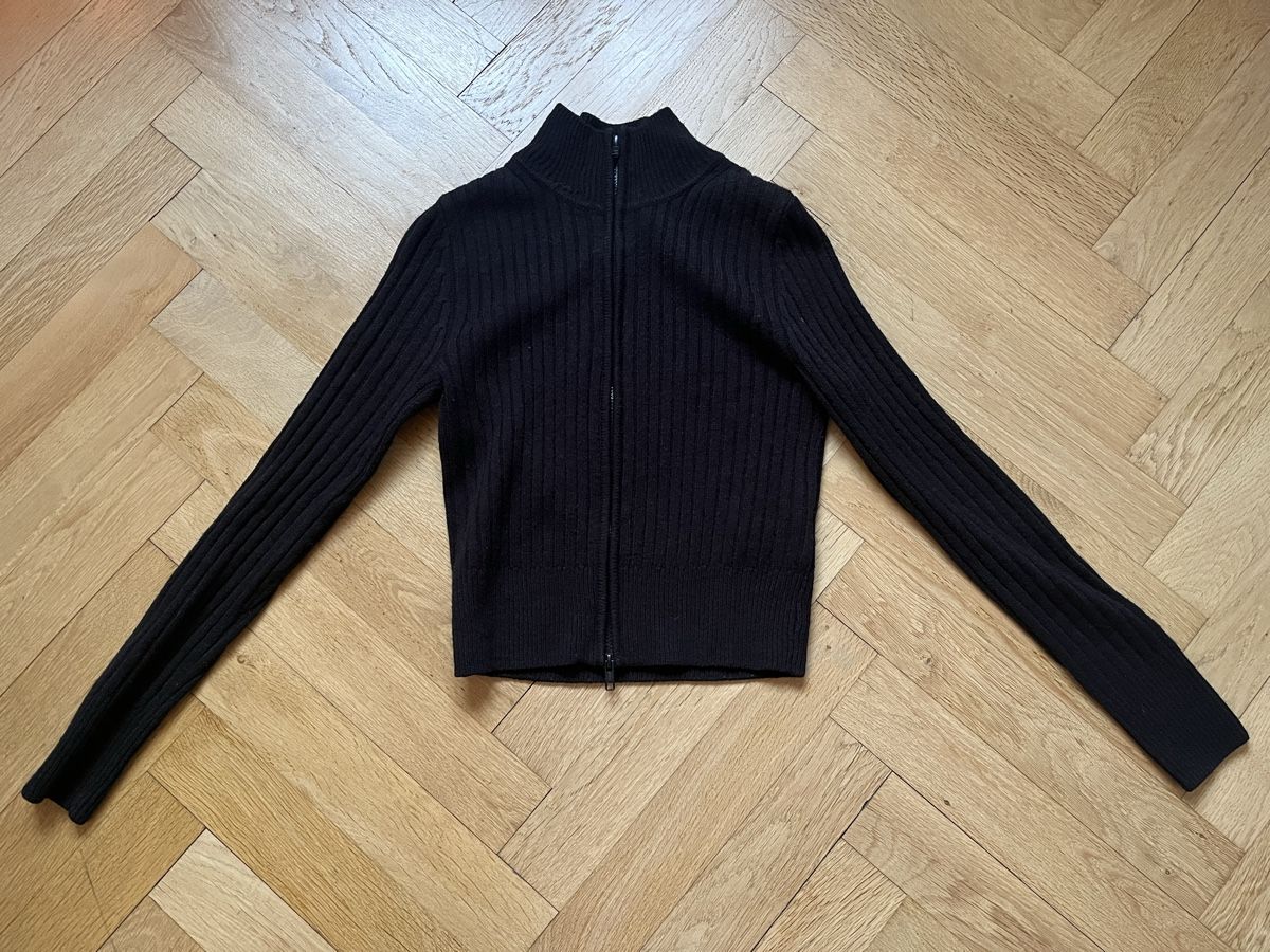 H&M Giacche: Schwarze Strickjacke – Usato da Bern venduto da aleebii