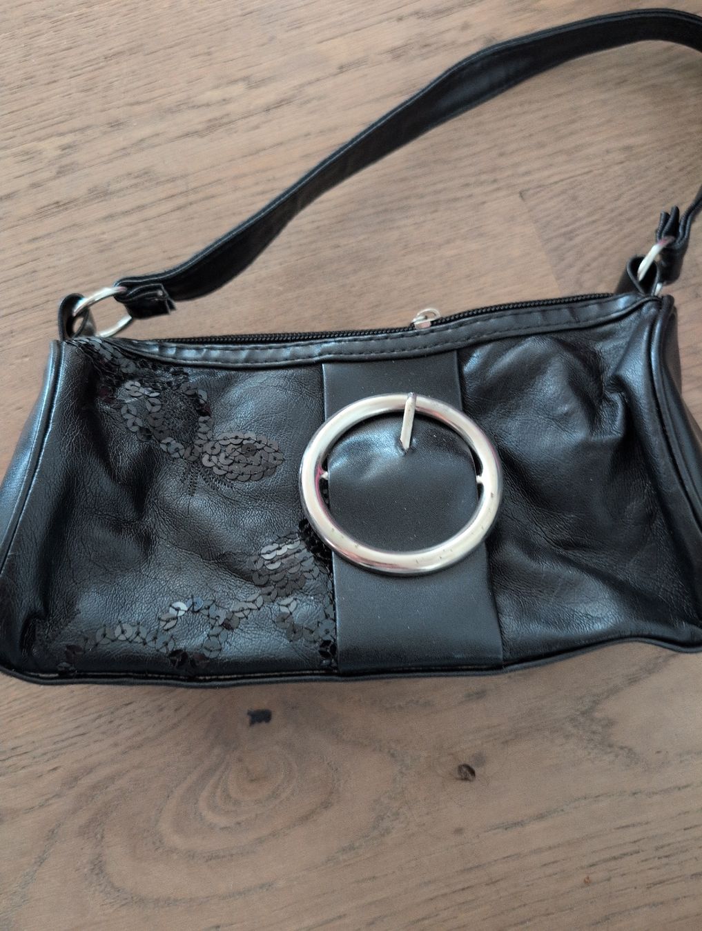 Borse da donna: NEU Elegante Handtasche Schwarz mit Schnalle – Nuovo e nell'imballaggio originale da Uster venduto da Mooreas 2
