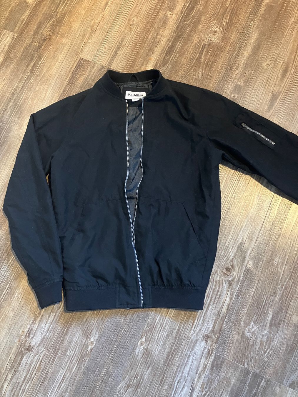 Pull&Bear Giacche: Schwarze Übergangsjacke von Pull&Bear, Top! – Usato da Ernetschwil venduto da Airboom